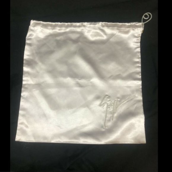 Authentic Giuseppe Zanotti Dust Bag 15.9" x15.2" - Picture 1 of 4